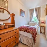 The Town House At Muntham- Luxury Holiday Home With Hot Tub