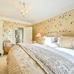 The Town House At Muntham- Luxury Holiday Home With Hot Tub