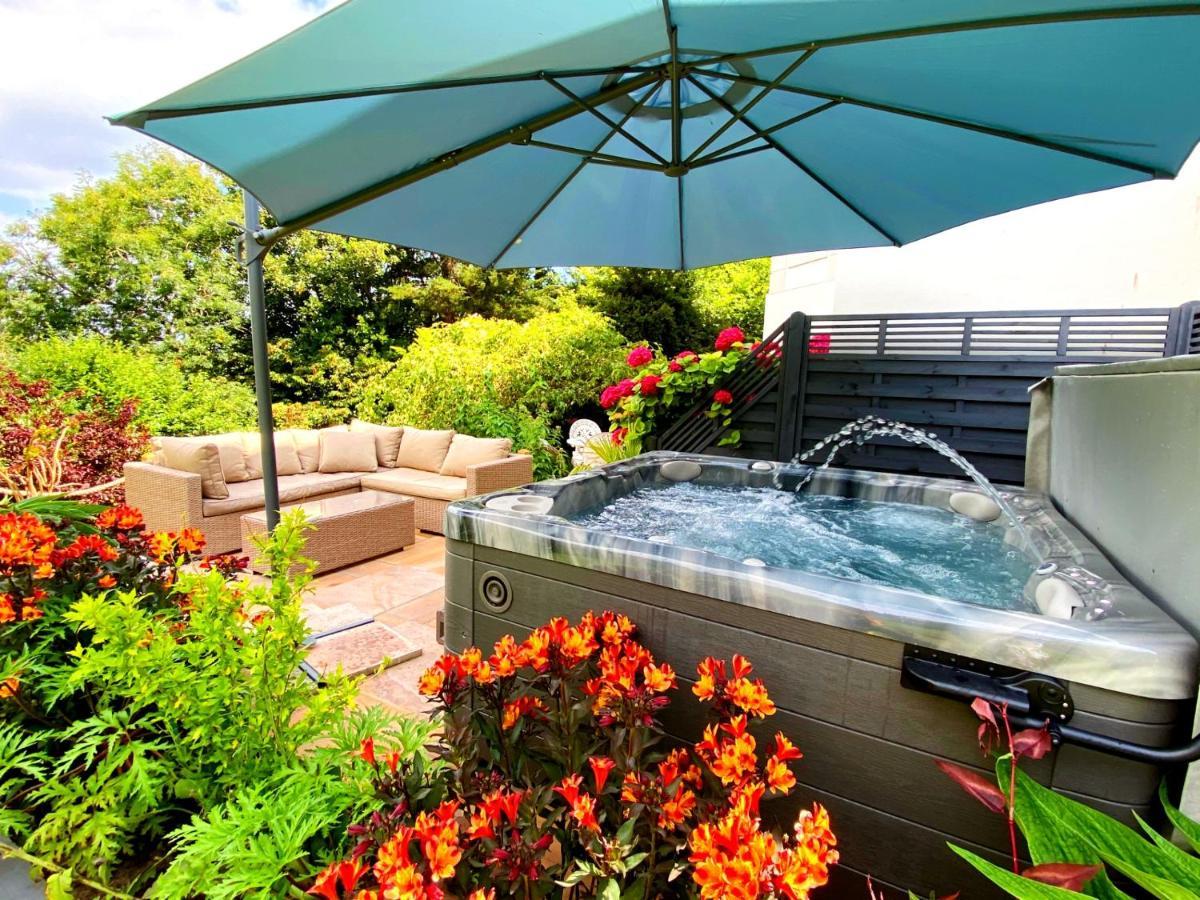 The Town House At Muntham- Luxury With Hot Tub Holiday home *