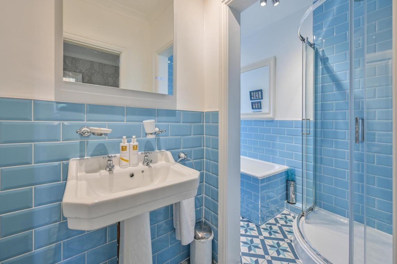 The Town House At Muntham- Luxury With Hot Tub Holiday home Torquay