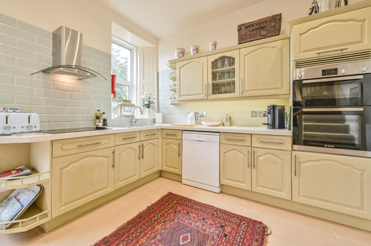 Holiday home The Town House At Muntham- Luxury With Hot Tub *