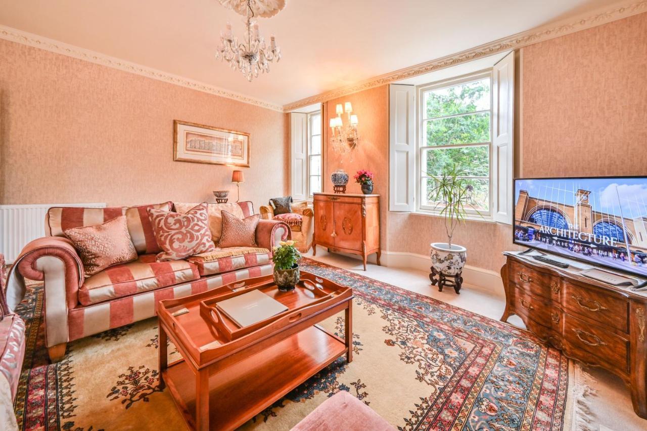 The Town House At Muntham- Luxury With Hot Tub