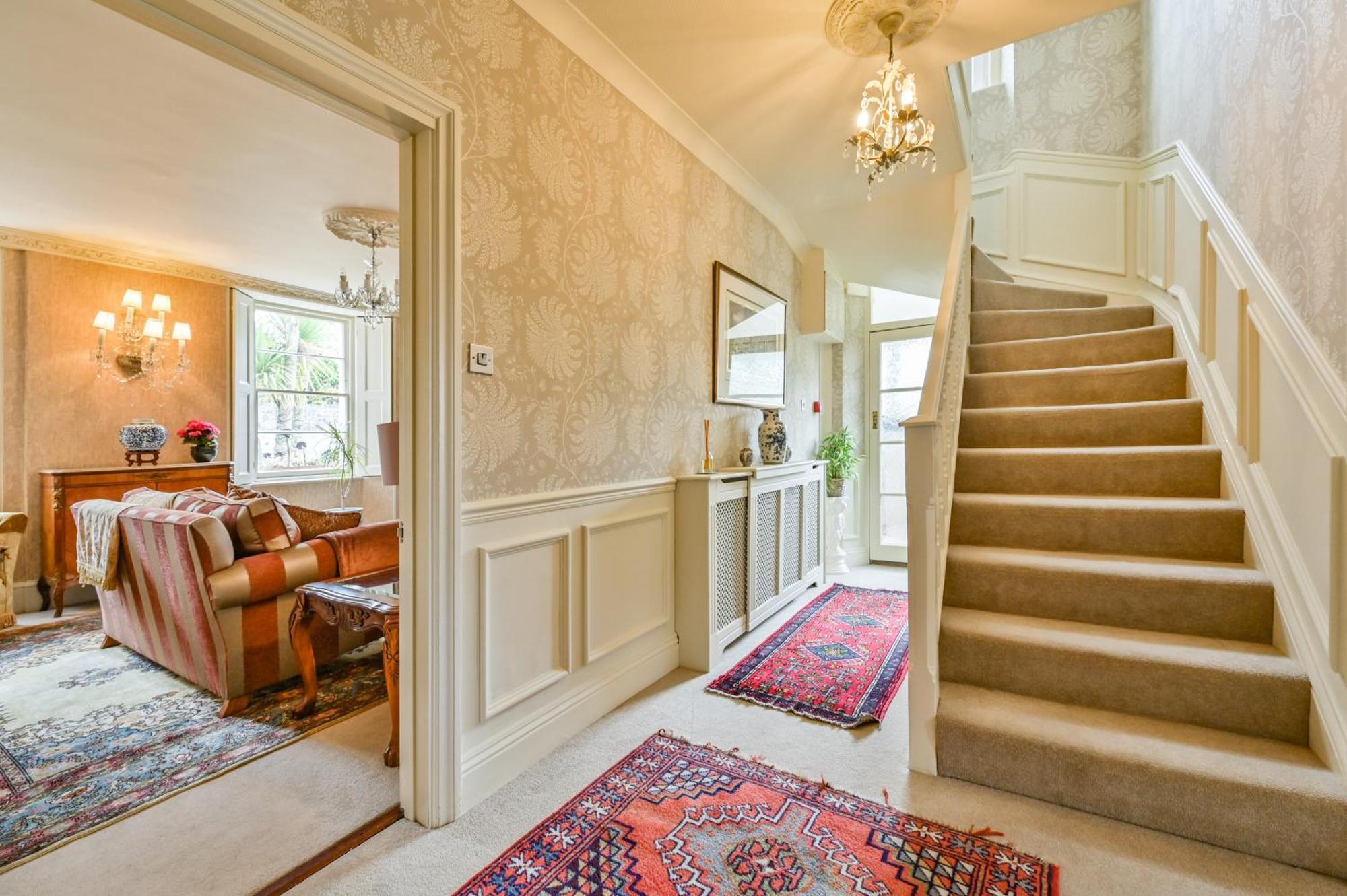 The Town House At Muntham- Luxury With Hot Tub Holiday home Torquay