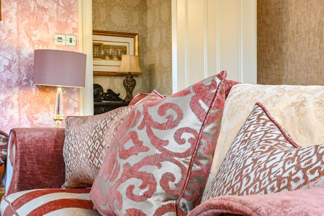 The Town House At Muntham- Luxury With Hot Tub